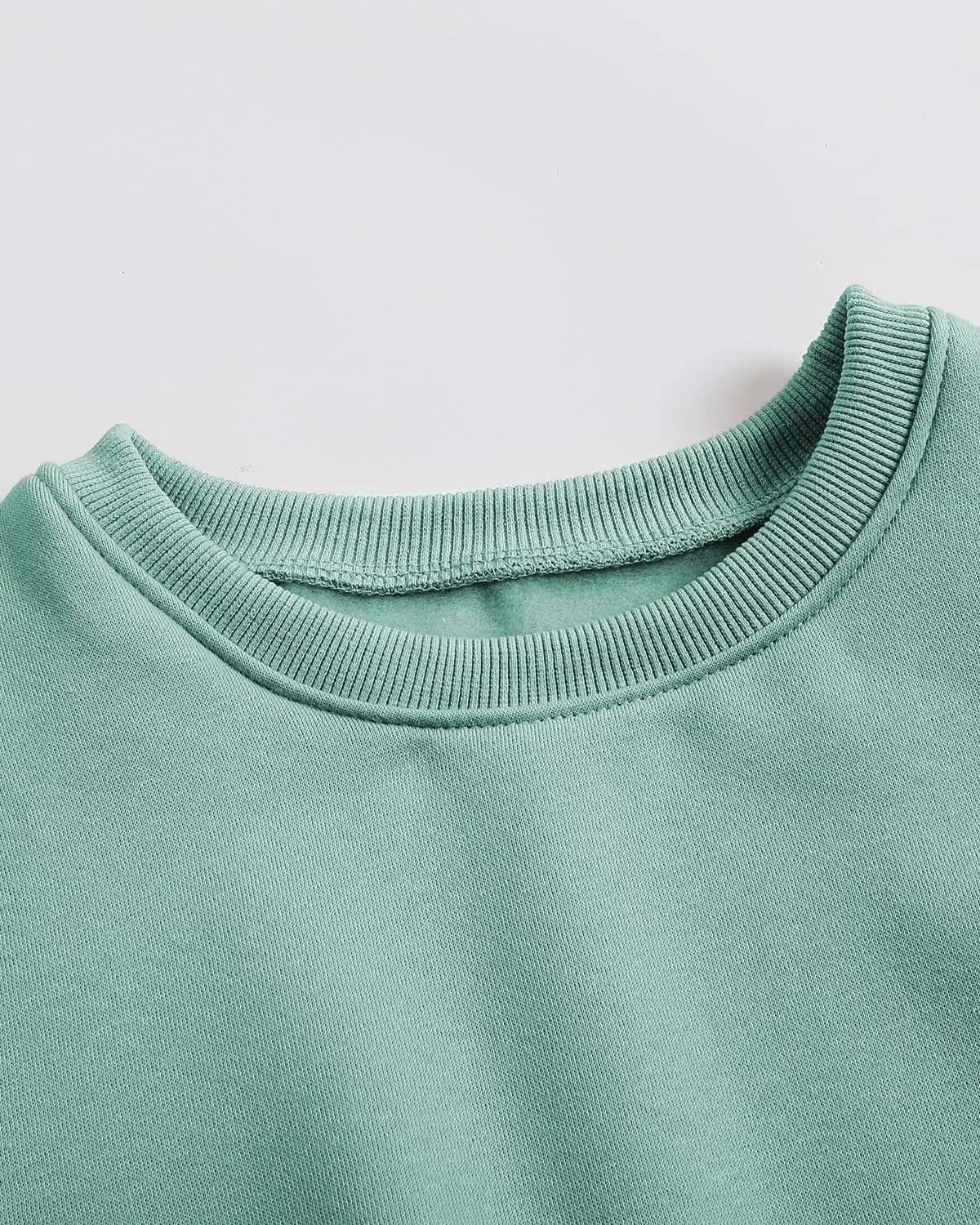Girls Crew Neck Long Sleeve Cropped Sweatshirts Cute Loose Fit Pullover Tops
